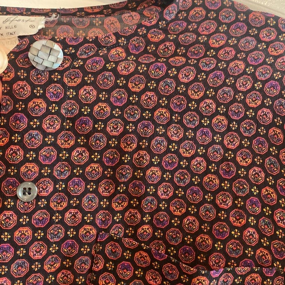 One-of-a-kind High quality vintage 100% silk Alan Austin sz 4 button down - Picture 3 of 7